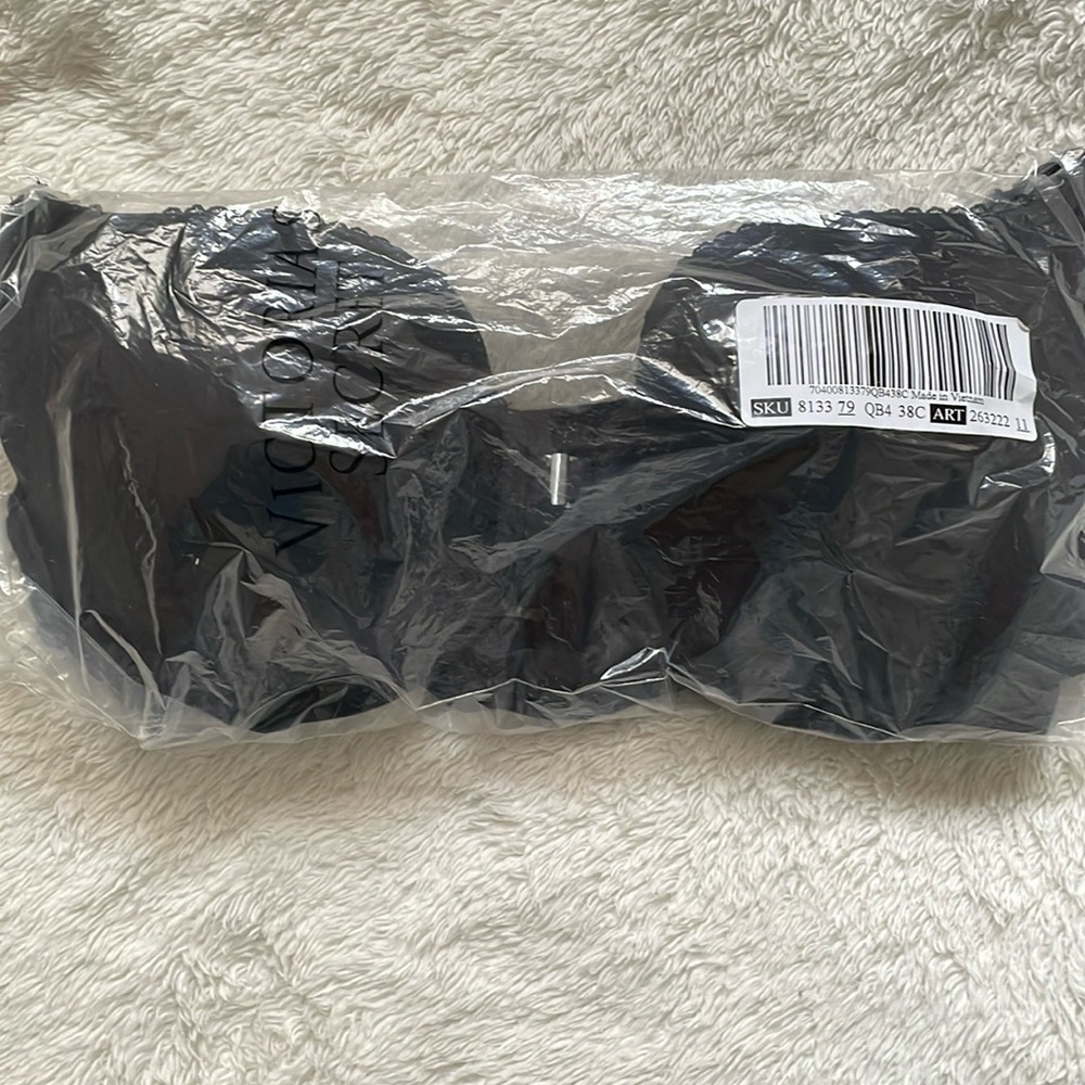 New Victoria’s Secret Body by Victoria Push Up Black Bra 38C